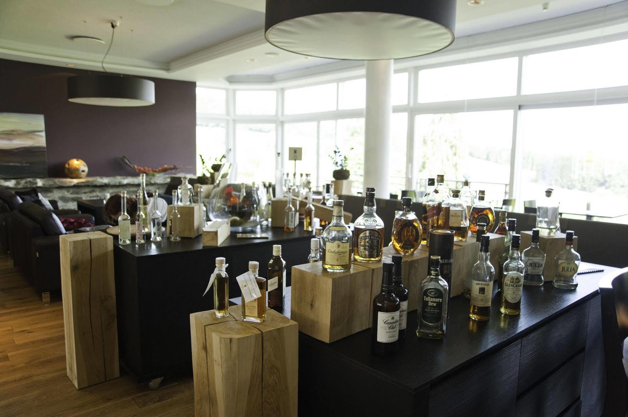 Hofgut Georgenthal Hotel Hohenstein ภายนอก รูปภาพ