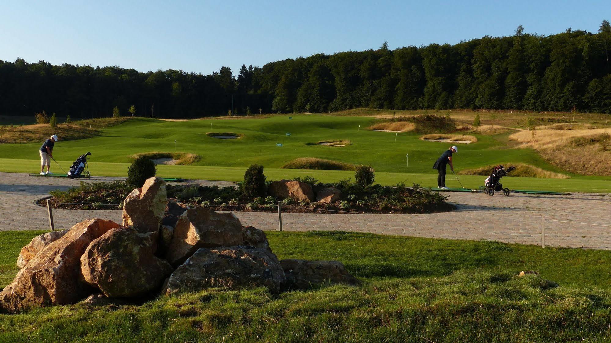 Hofgut Georgenthal Hotel Hohenstein ภายนอก รูปภาพ