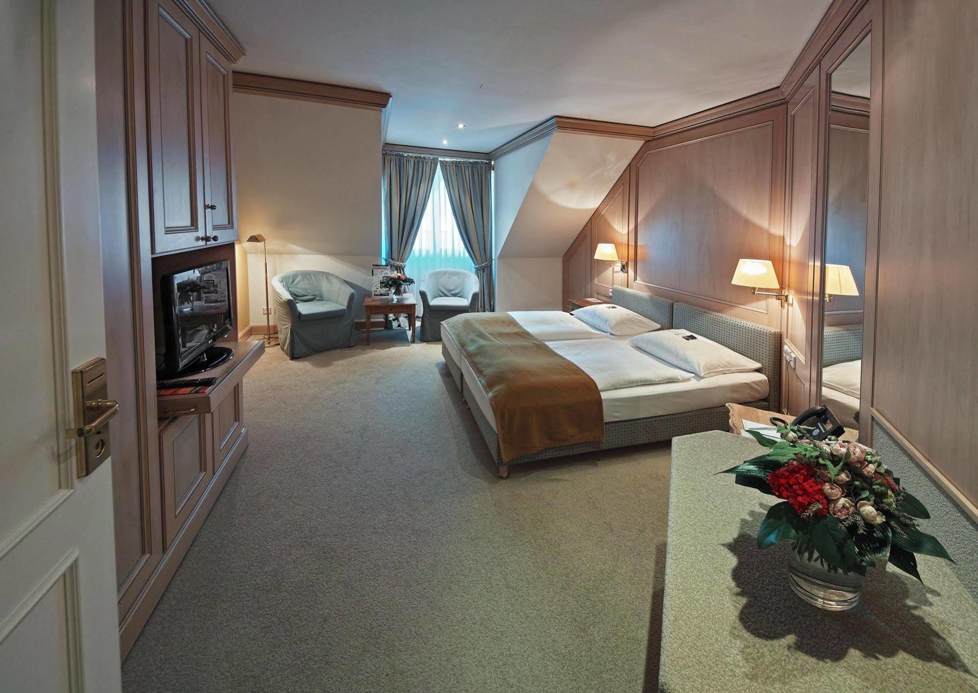 Hofgut Georgenthal Hotel Hohenstein ภายนอก รูปภาพ