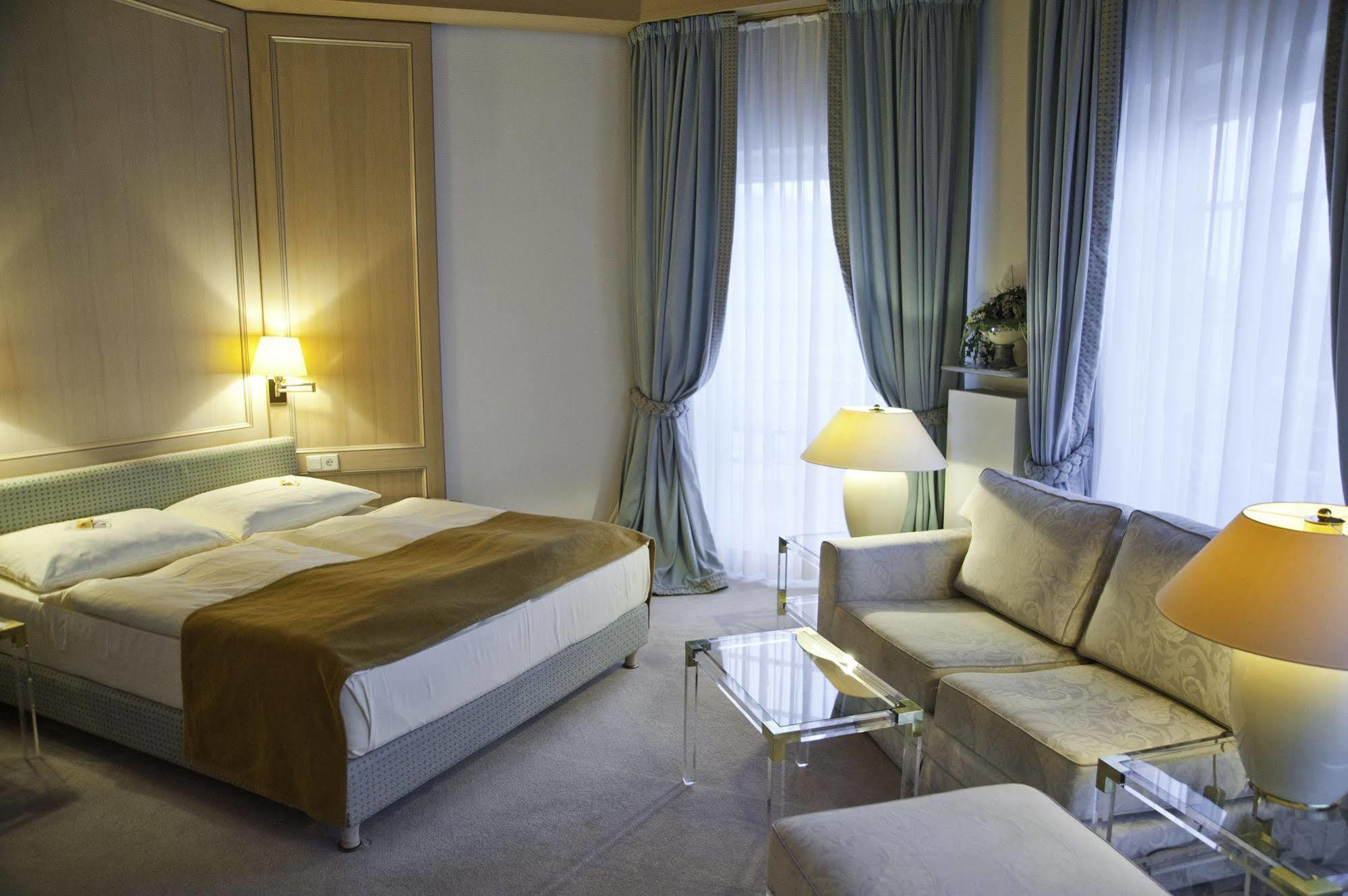 Hofgut Georgenthal Hotel Hohenstein ภายนอก รูปภาพ